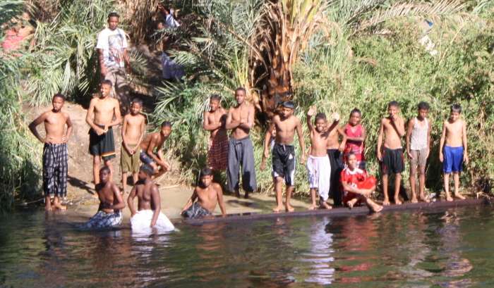 En Dahabiya, por el Nilo, con otros ojos - Blogs de Egipto - 4to. Día. Nunca más (50)